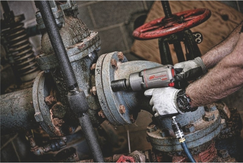 Llave de impacto neumática Ingersoll Rand, entrada de 1/2 pulg., 6 CFM, 1350 ft/lb de torque máximo, modelo