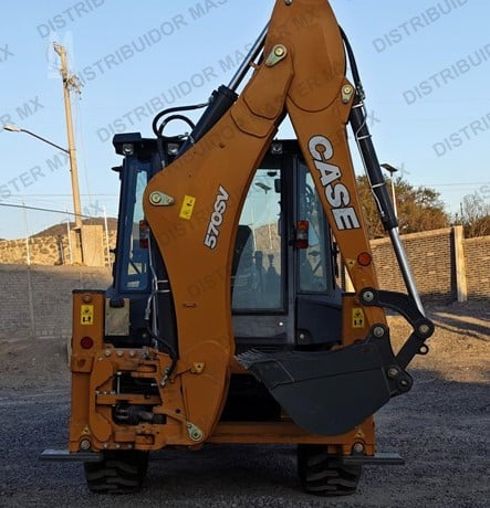 2023 CASE 570SV Retro-Excavadora